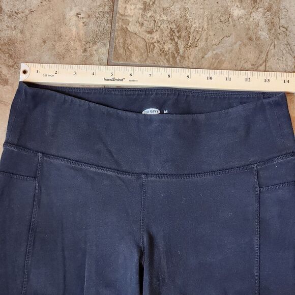 9-Piece Women’s Medium Athletic Bottoms – Pants & Capris Bundle - Picture 9 of 13